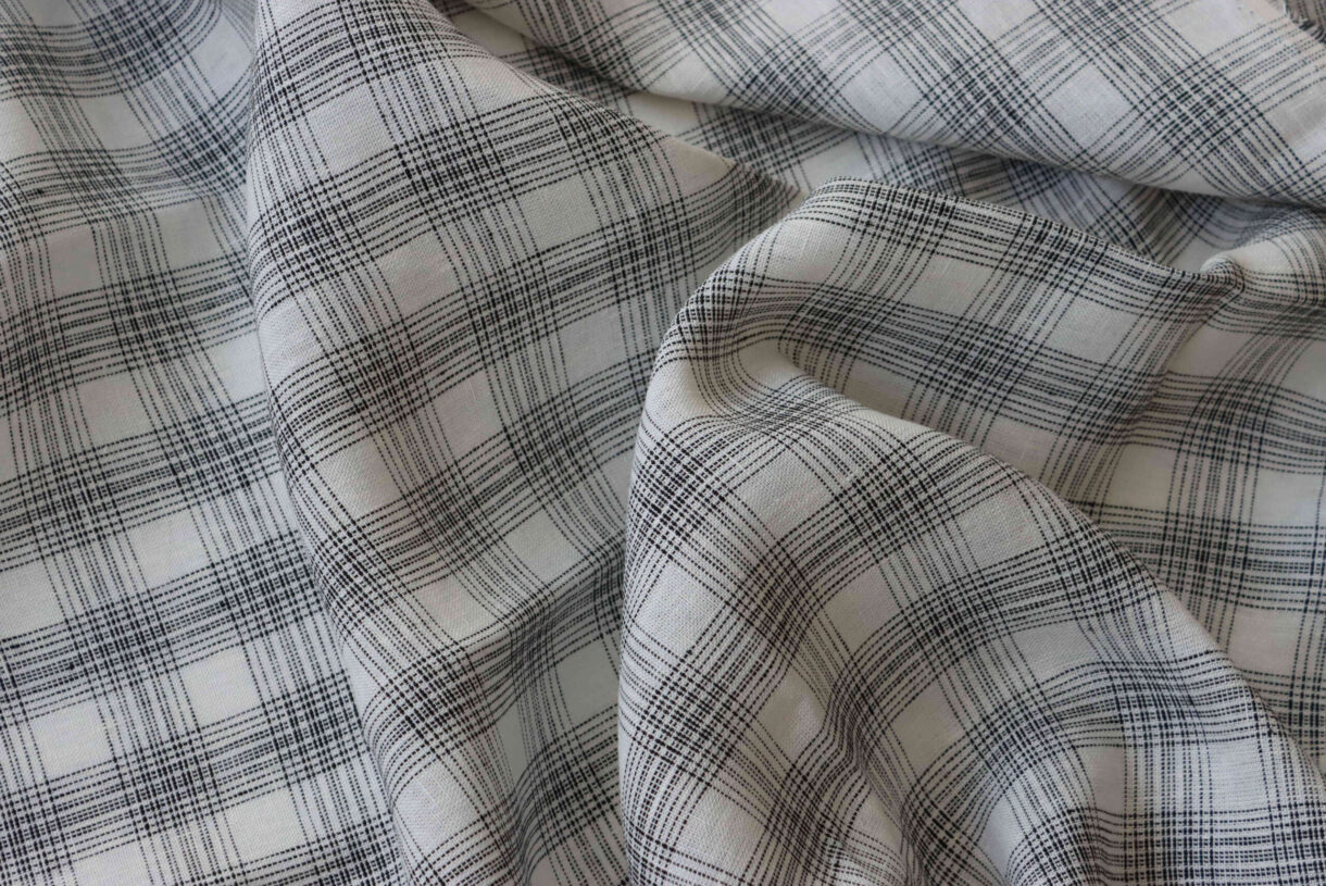 Off-White Black Grid Check Linen – 270gsm Off-white linen fabric with black grid pattern, 270gsm heavyweight natural textile