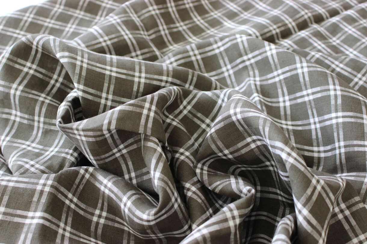 Canteen Windowpane Tartan Linen – 180gsm Canteen windowpane tartan linen fabric, 180gsm lightweight natural textile