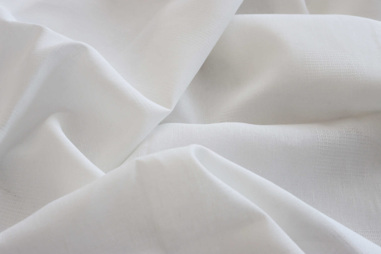 Openwork Check Linen Cotton Fabric – Off-White for Table Décor Openwork check linen cotton fabric, 6x6cm pattern in off-white, ideal for elegant tablecloths