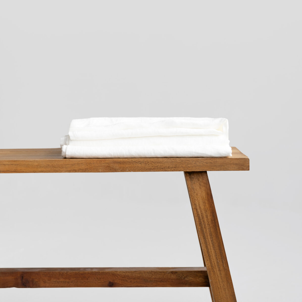 Linen flat sheet made of 100% linen. OEKO-TEX Standard 100 certified.