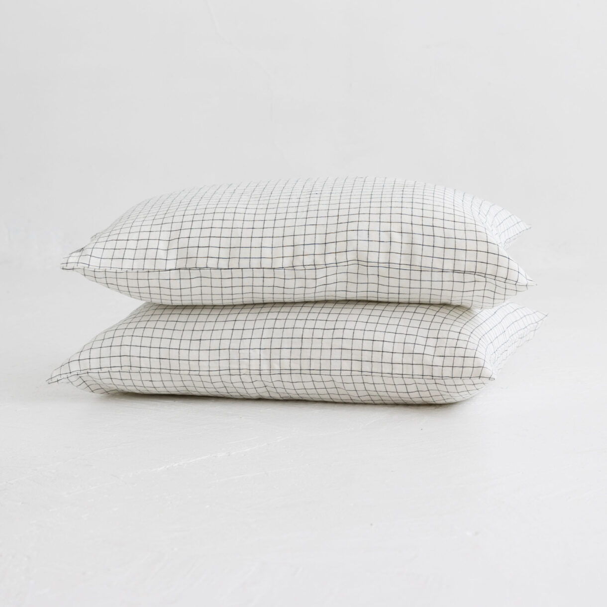 Pillow-black-checks-3