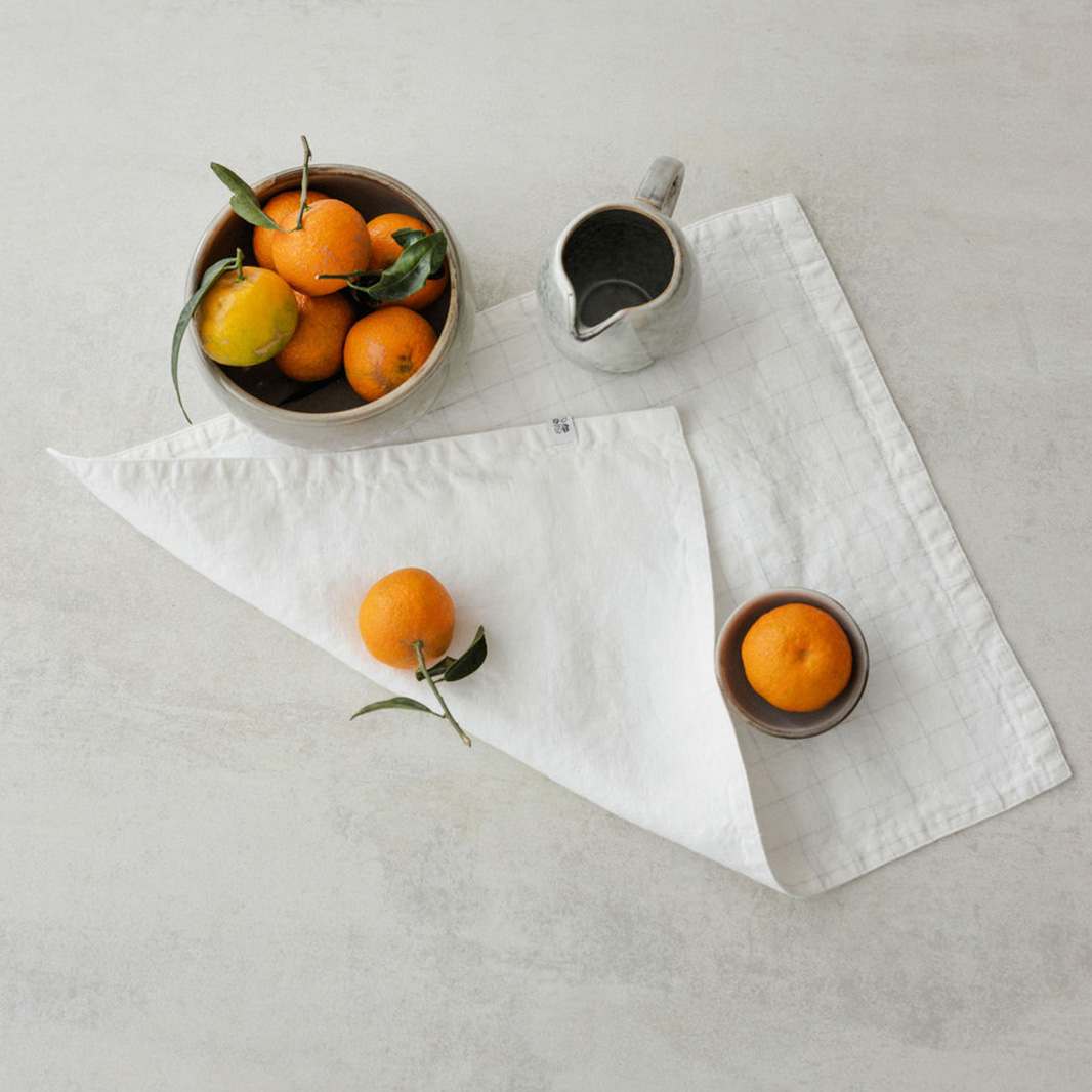 Placemat-silver grids2