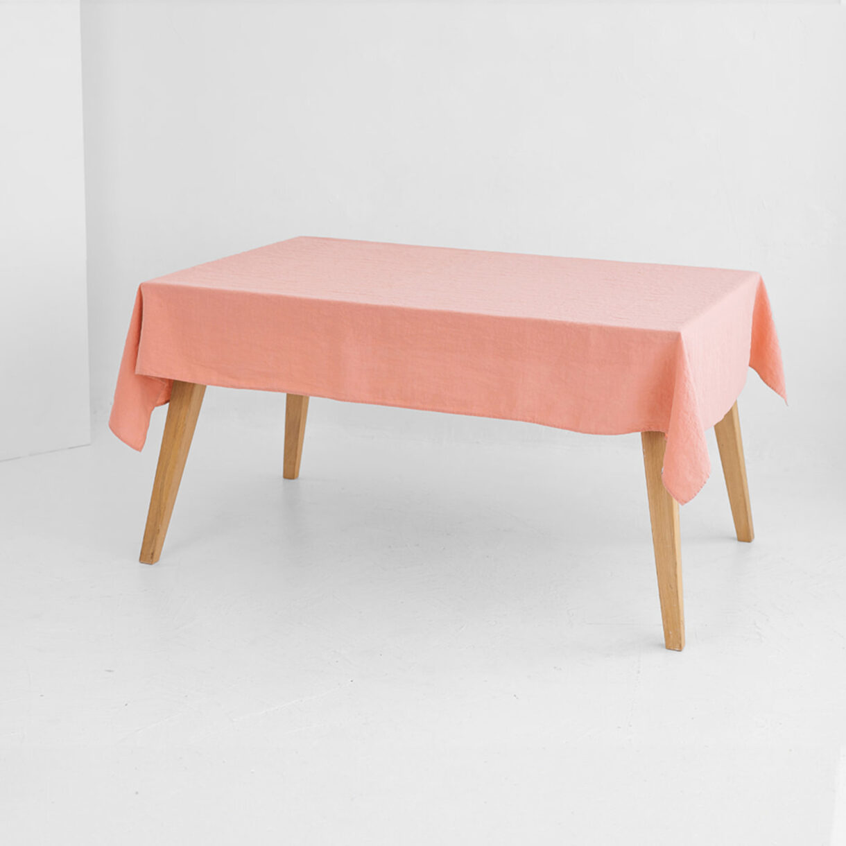 Stalas pagrindine-B2407