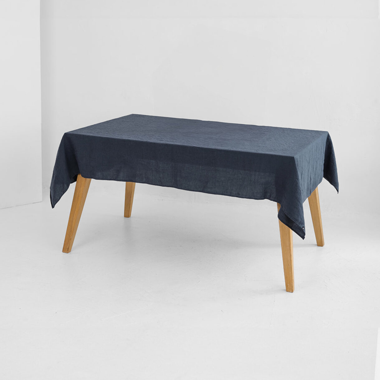 Stalas pagrindine-B8345